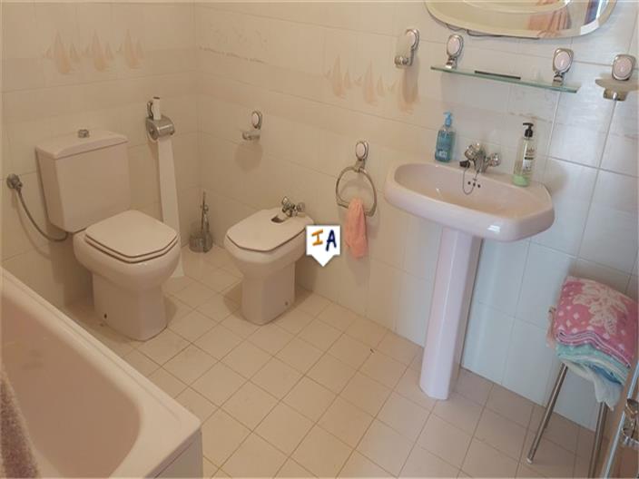 Image No.10-8 Bed House for sale