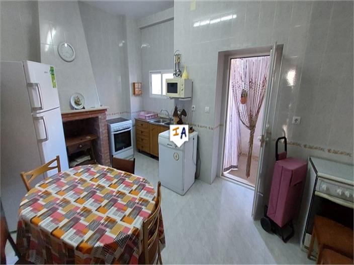 Image No.6-6 Bed House for sale