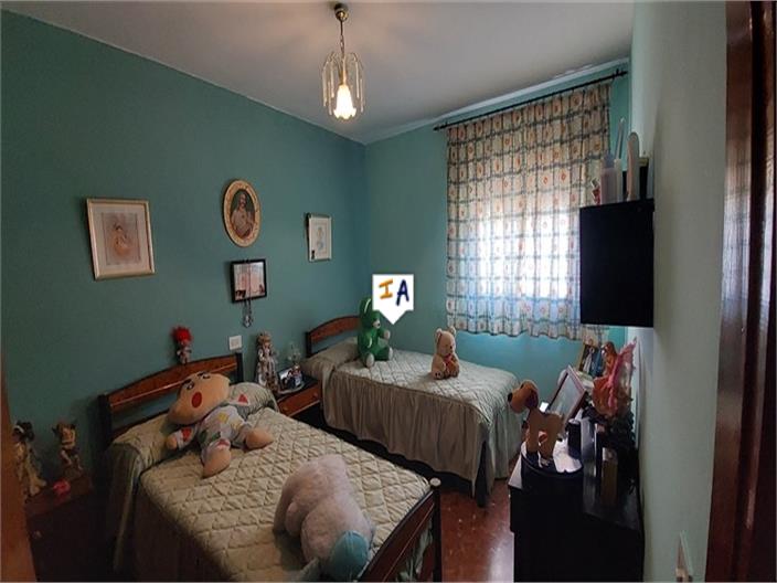 Image No.17-4 Bed House for sale