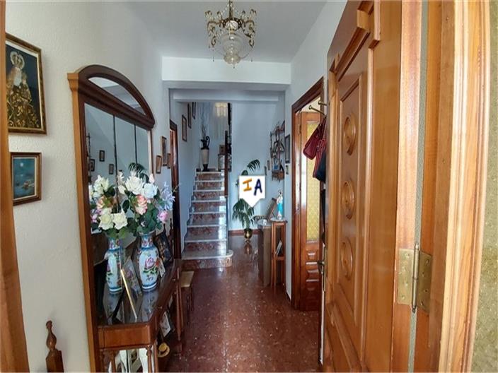 Image No.6-4 Bed House for sale