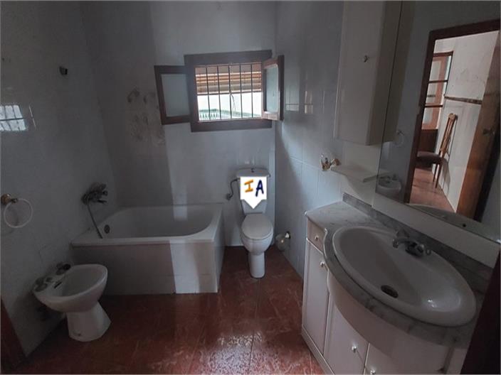 Image No.17-4 Bed House for sale