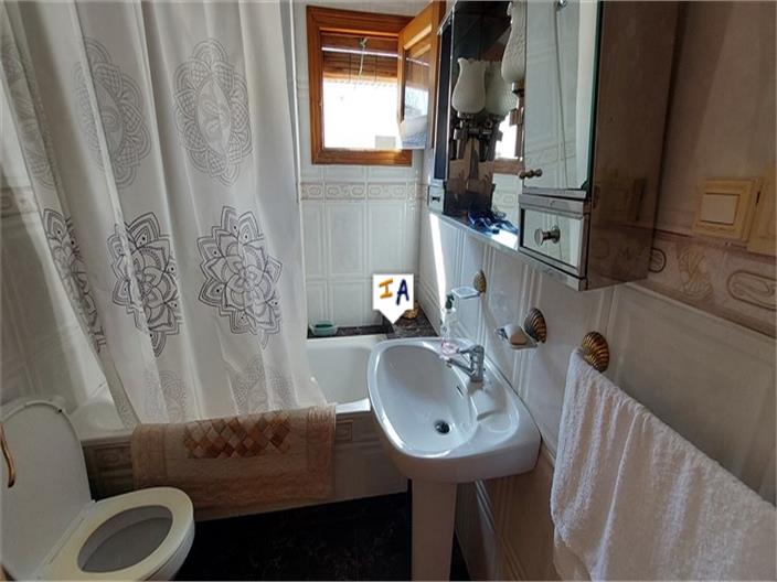 Image No.15-4 Bed House for sale