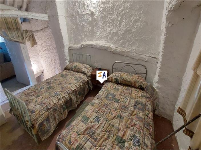 Image No.10-3 Bed House for sale