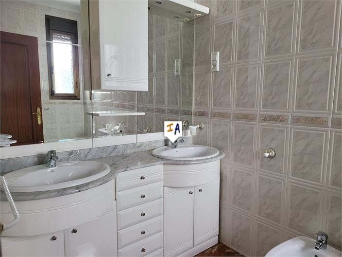 Image No.6-2 Bed House for sale