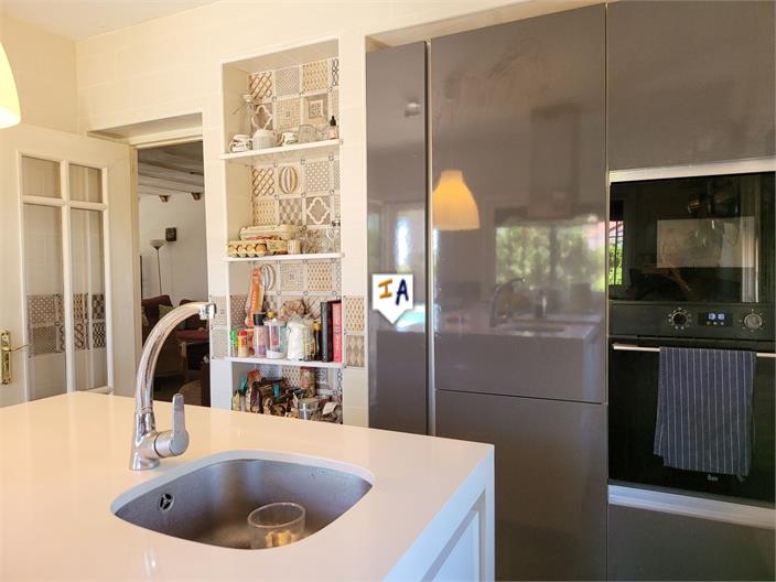 Image No.8-6 Bed Villa for sale