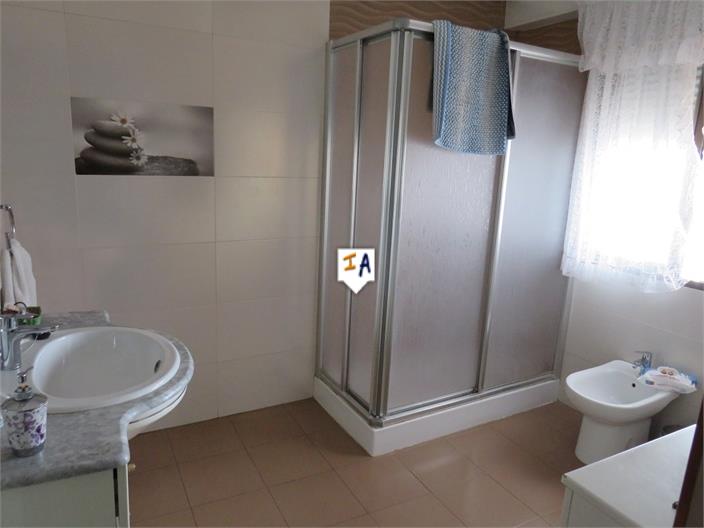 Image No.7-3 Bed Commercial for sale