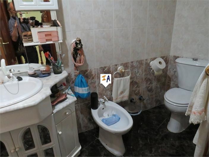 Image No.10-3 Bed Commercial for sale