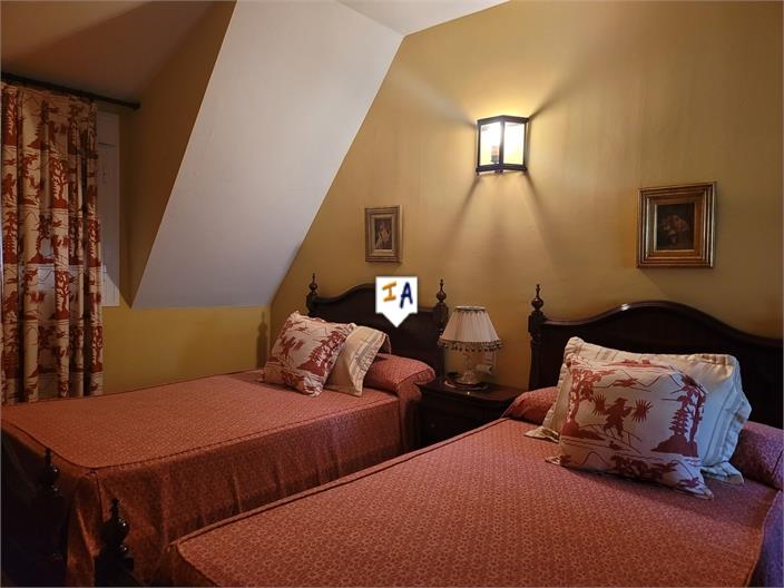 Image No.17-7 Bed Farmhouse for sale