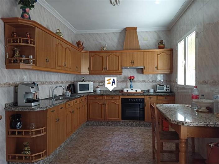 Image No.4-6 Bed House for sale