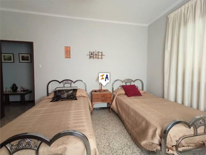 Image No.9-6 Bed House for sale