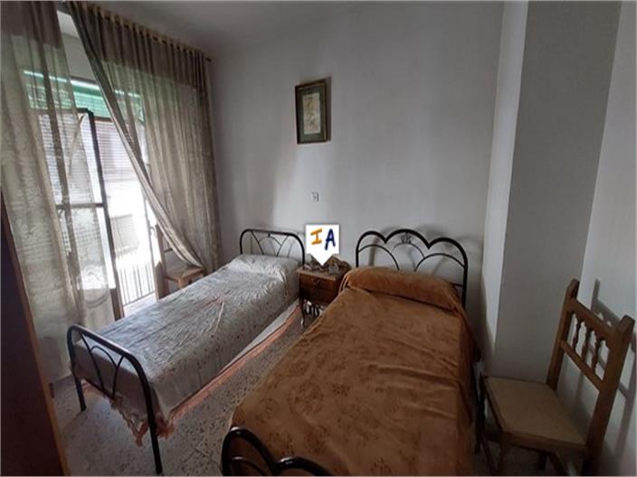 Image No.15-4 Bed House for sale