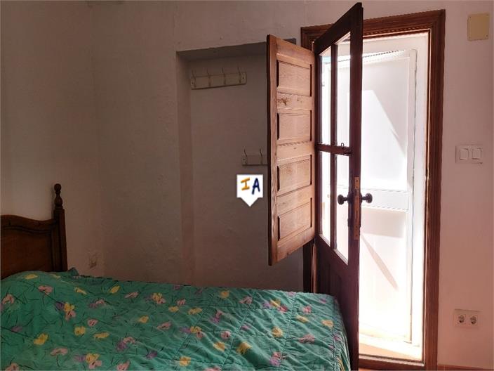 Image No.11-2 Bed House for sale