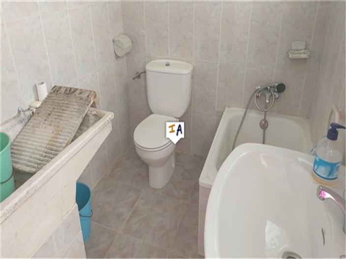 Image No.8-4 Bed House for sale