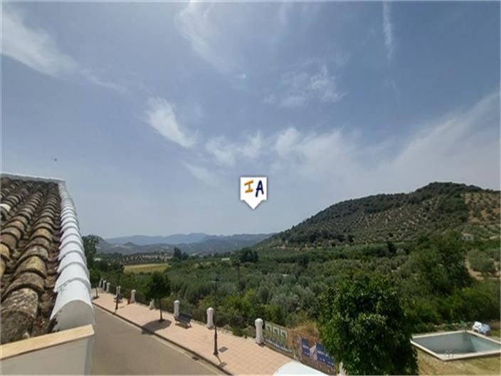 Image No.8-5 Bed House for sale