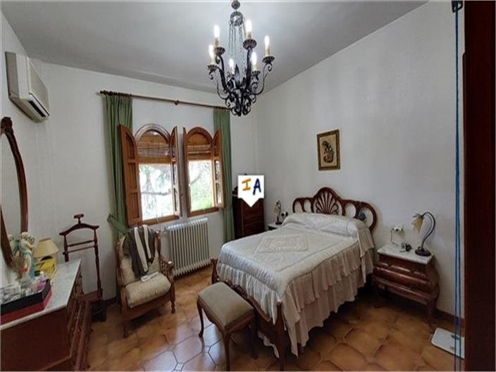 Image No.15-4 Bed Farmhouse for sale