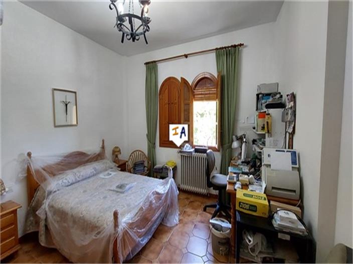 Image No.17-4 Bed Farmhouse for sale