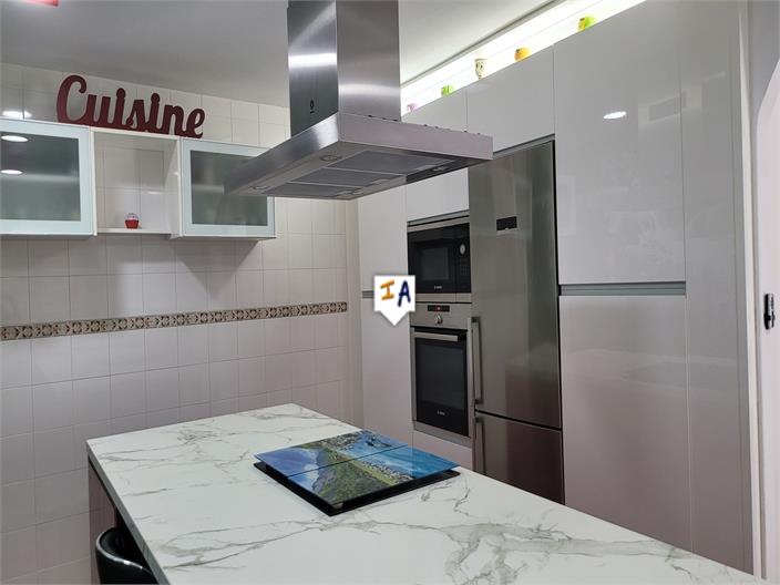 Image No.11-3 Bed House for sale