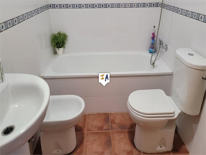 Image No.13-3 Bed House for sale