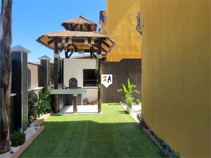 Image No.6-3 Bed House for sale