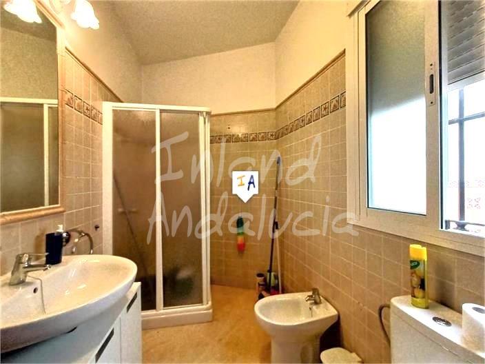 Image No.11-3 Bed House for sale