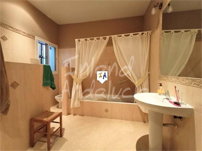 Image No.12-3 Bed House for sale