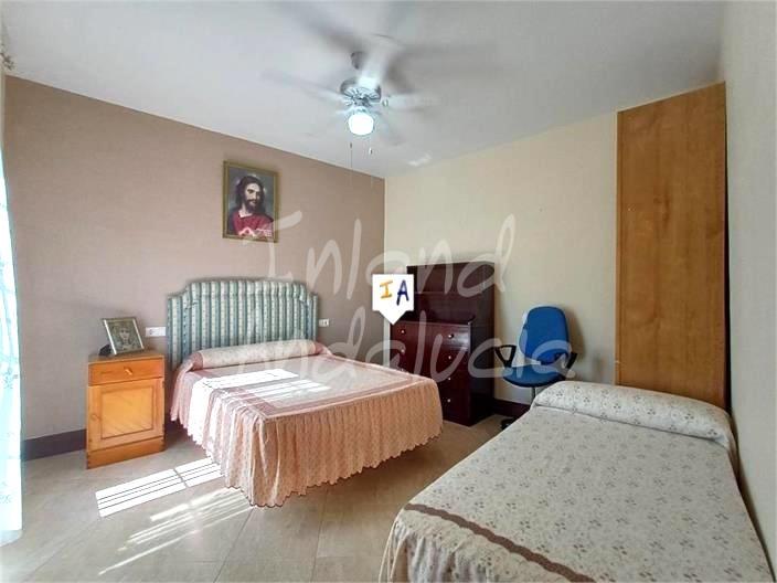 Image No.8-3 Bed House for sale