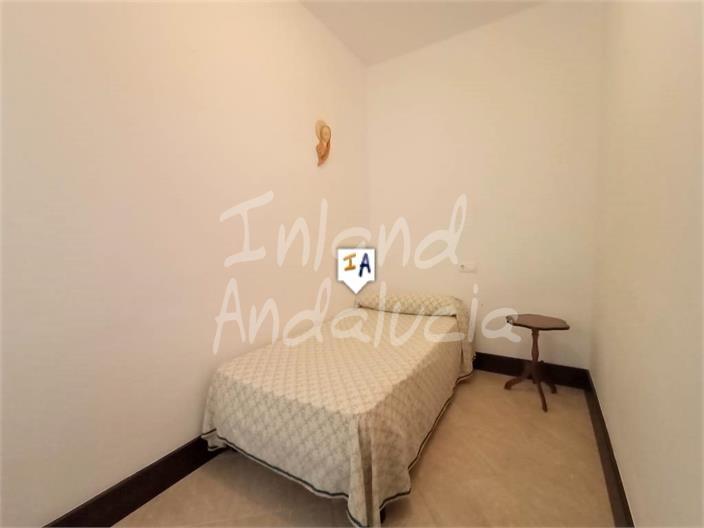 Image No.10-3 Bed House for sale