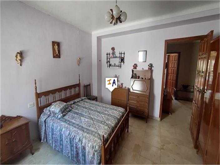 Image No.11-3 Bed House for sale