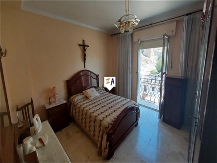 Image No.12-3 Bed House for sale