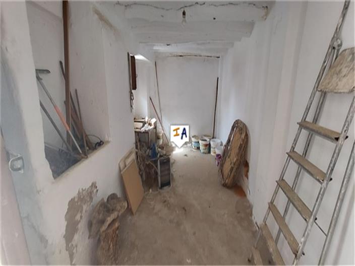 Image No.17-6 Bed House for sale