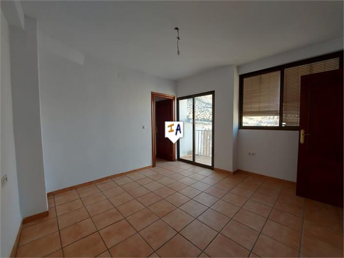 Image No.15-3 Bed House for sale