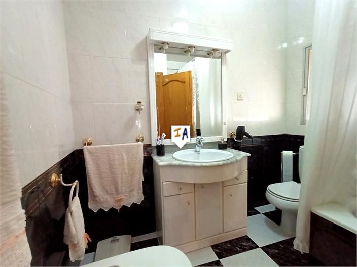 Image No.17-5 Bed House for sale