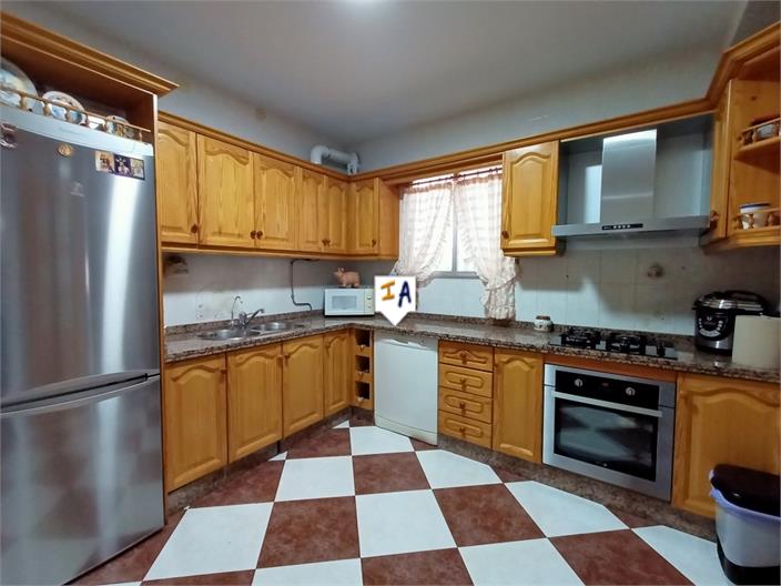 Image No.6-5 Bed House for sale