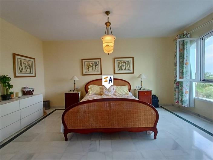 Image No.12-5 Bed Villa for sale