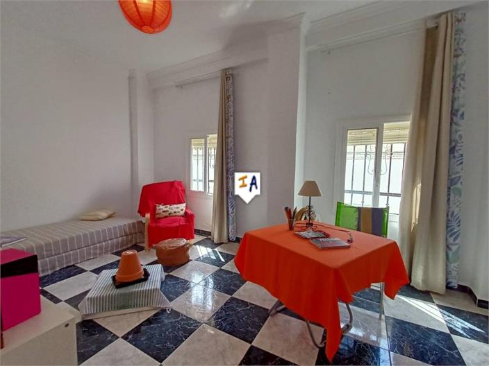 Image No.8-2 Bed House for sale