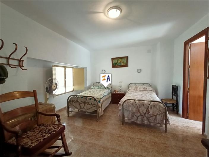 Image No.10-3 Bed House for sale