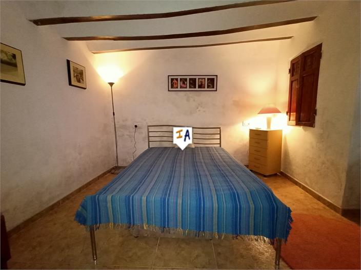 Image No.12-4 Bed House for sale