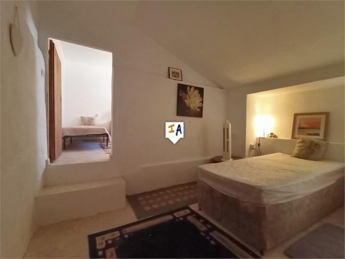 Image No.15-4 Bed House for sale