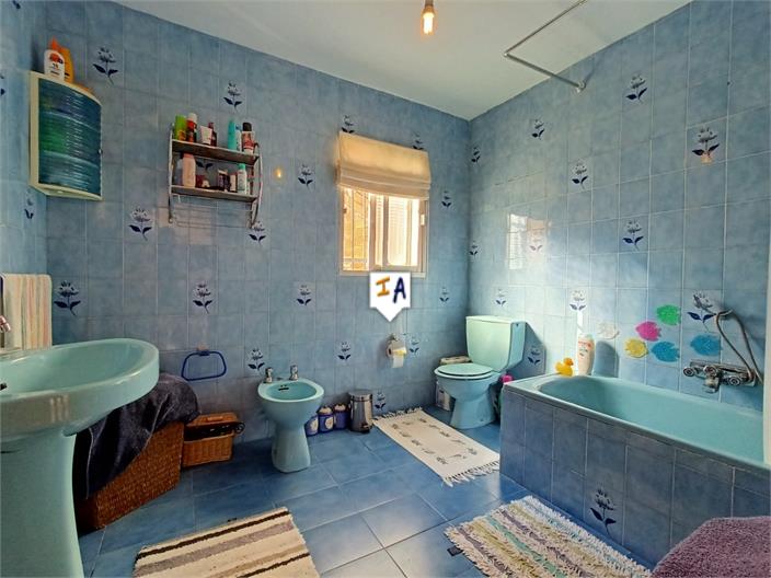 Image No.16-4 Bed House for sale