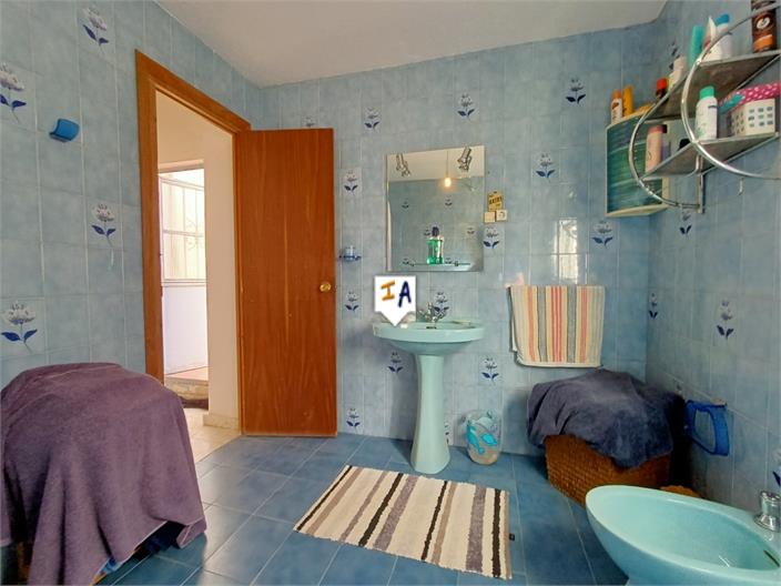 Image No.17-4 Bed House for sale