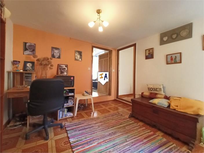 Image No.8-4 Bed House for sale