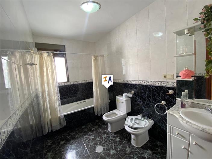 Image No.14-4 Bed House for sale