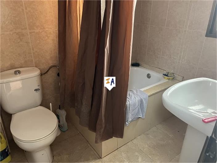 Image No.9-3 Bed House for sale