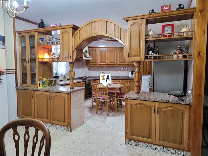 Image No.6-4 Bed Property for sale