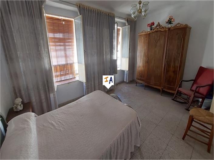 Image No.8-5 Bed House for sale