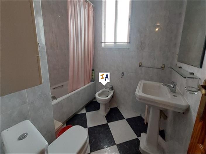 Image No.8-5 Bed House for sale