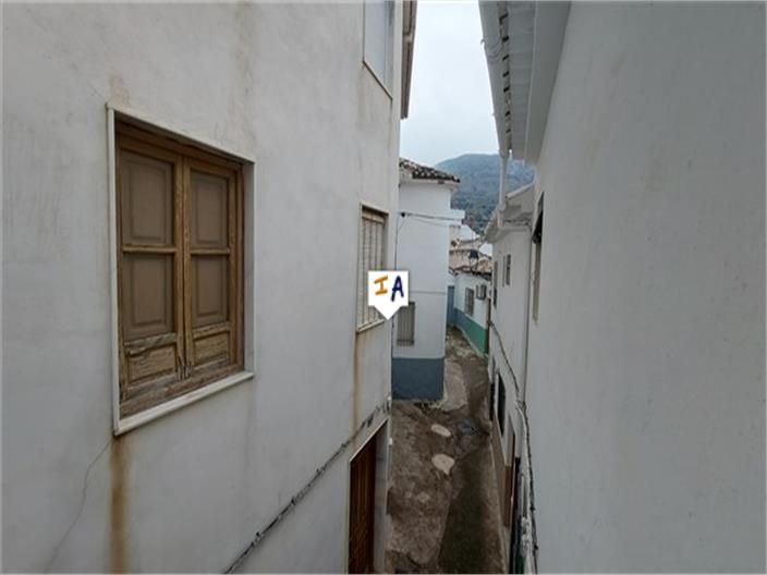 Image No.8-3 Bed House for sale