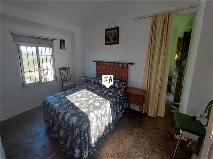 Image No.8-4 Bed House for sale