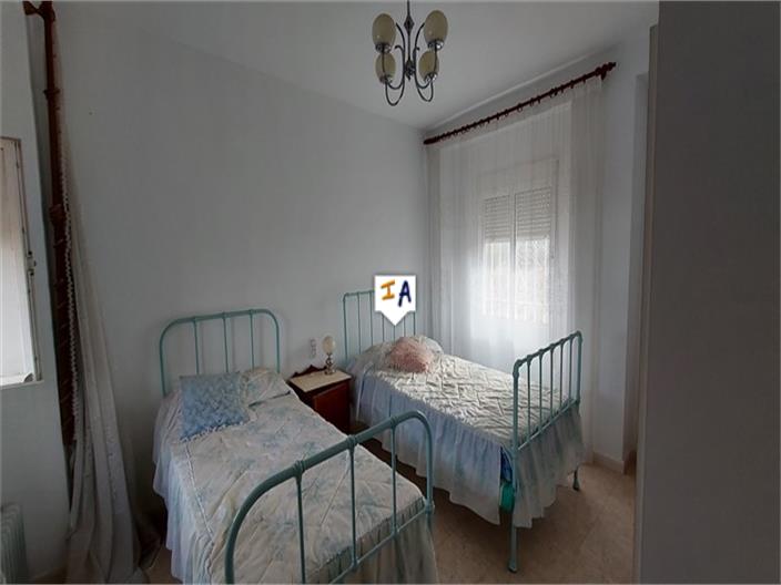 Image No.12-3 Bed House for sale