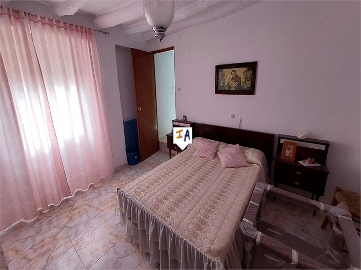 Image No.8-3 Bed House for sale